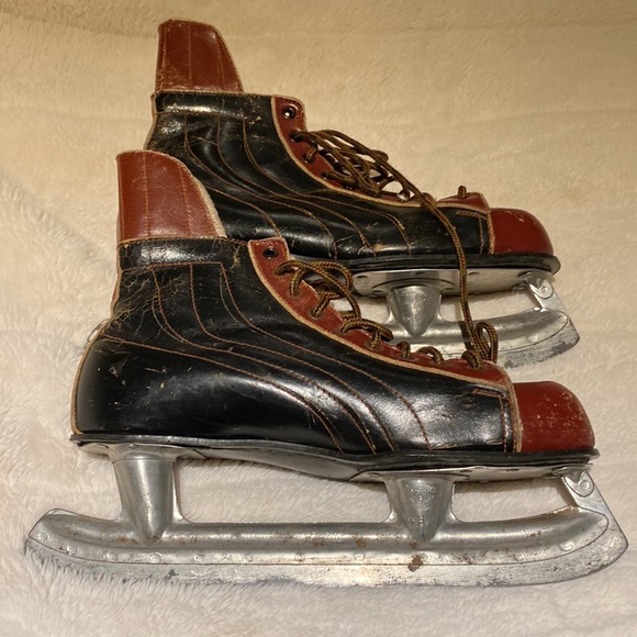 Vintage Dunne’s Leather Skates - Picture 3 of 9